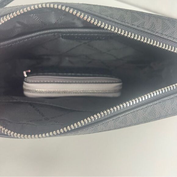 Michael Kors Crossbody With Matching Wallet Black - Picture 11 of 12